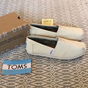 New! Toms Women’s Classics 6